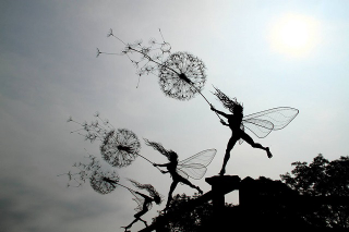 Illustration for article titled The Full Sized Wire Fairy Queen of Trentham Gardens